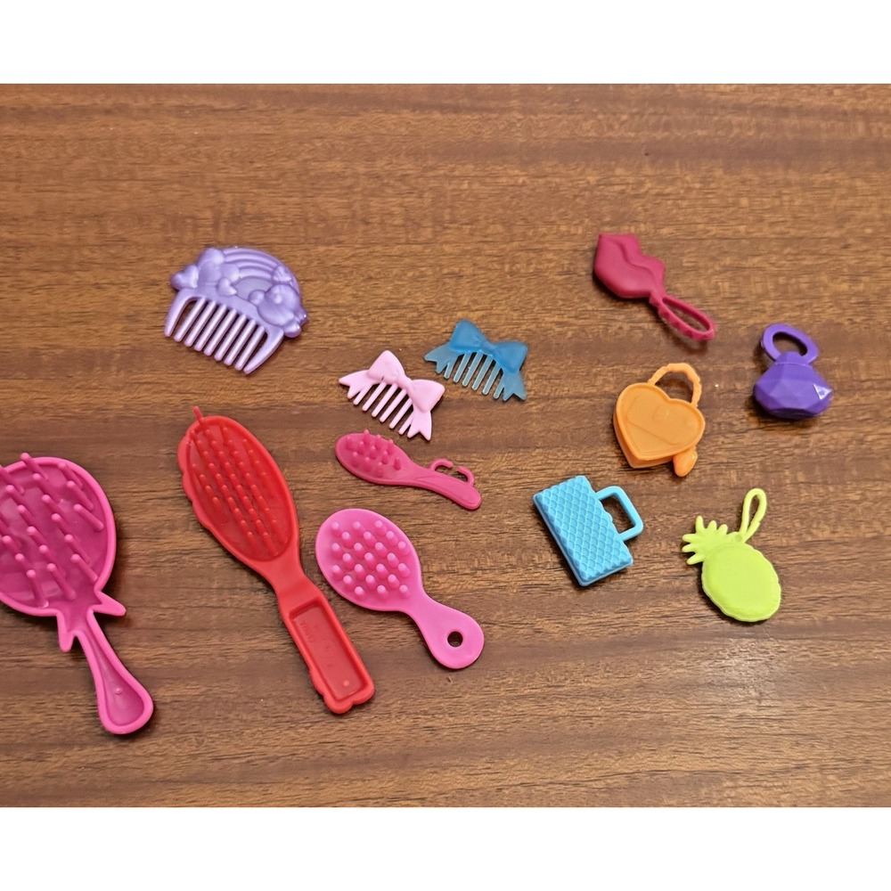 Barbie and friends, unbranded Accessories: Brushes and Purses